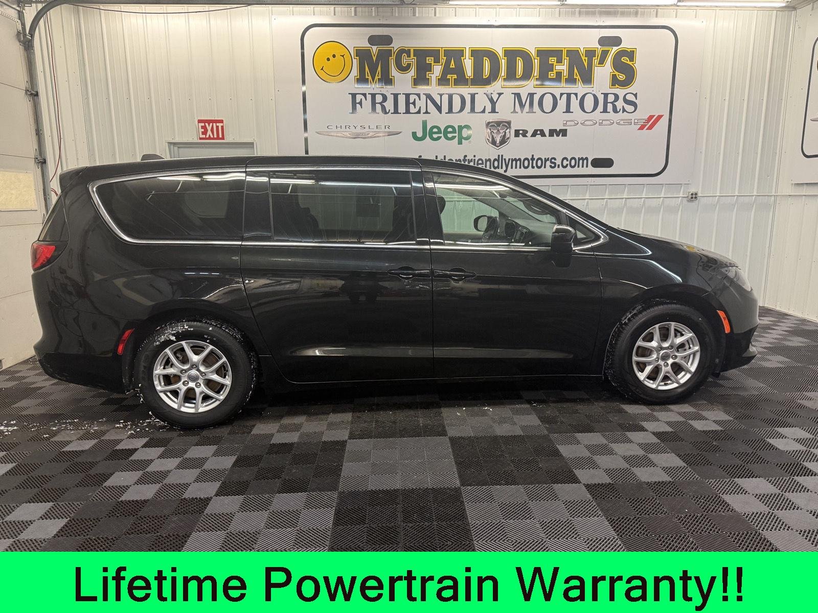 2023 Chrysler Voyager LX