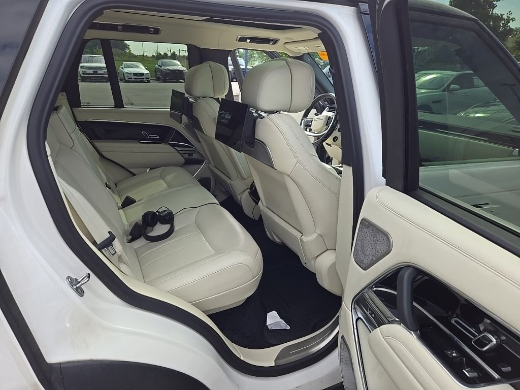 Used 2024 Icy White SV Bespoke Special Effect Gloss Land Rover Autobiography image 20