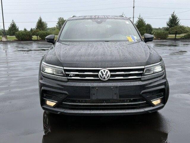 Used 2020 Deep Black Pearl Volkswagen SEL Premium R-Line image 4