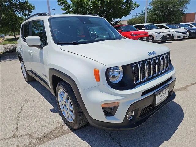 Used 2021 Alpine White Clearcoat Jeep Latitude Front-wheel Drive image 5