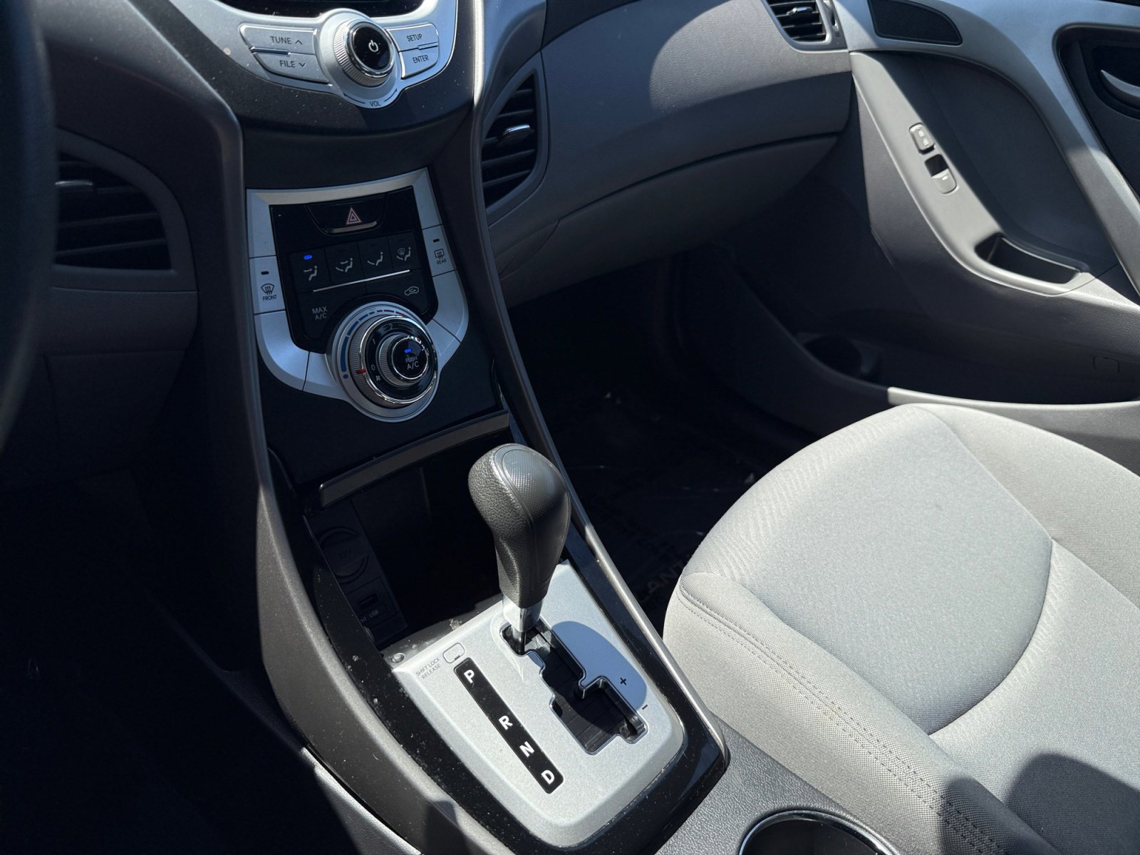 Used 2012 Shimmering Silver Metallic Hyundai GLS image 13