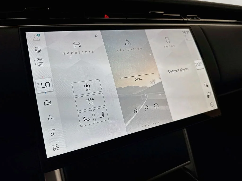 New 2027 Santorini Black Land Rover SE image 15