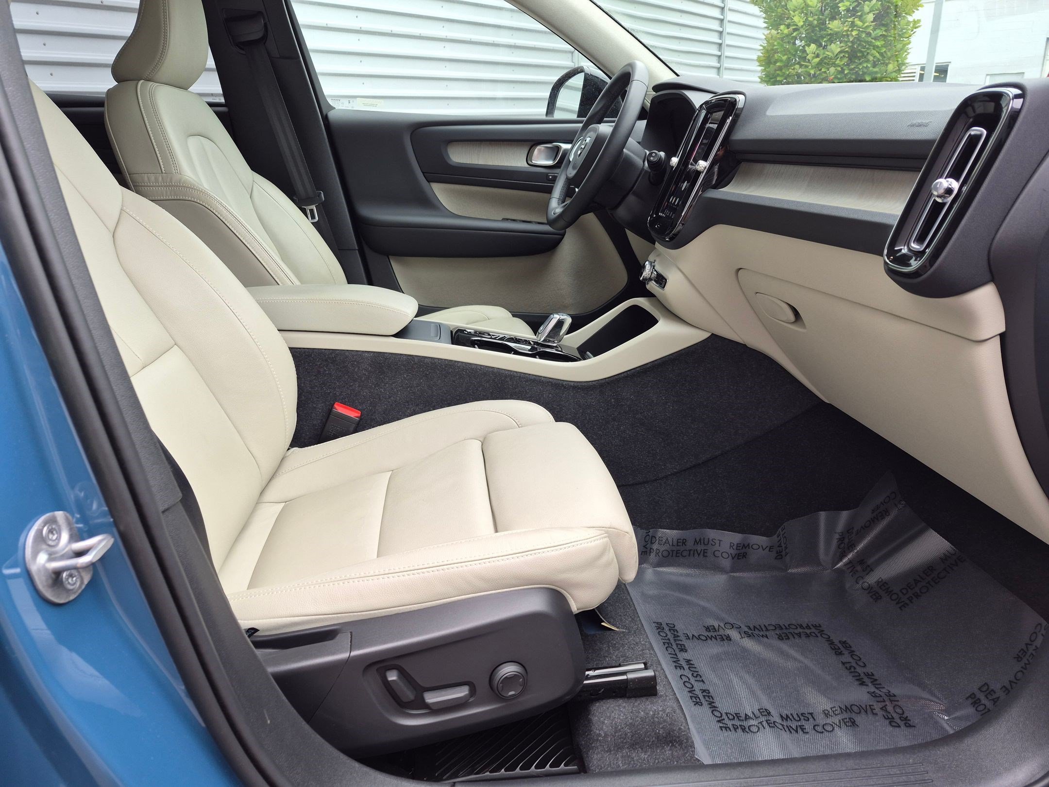 Certified Used 2023 Fjord Blue Volvo Plus Dark Theme image 30