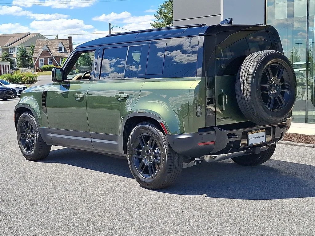 New 2026 Woolstone Green Land Rover S image 4