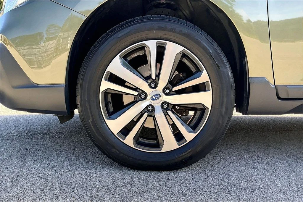 Used 2019 Green Subaru 2.5i image 8
