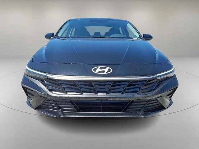 New 2026 Black Hyundai SE image 2