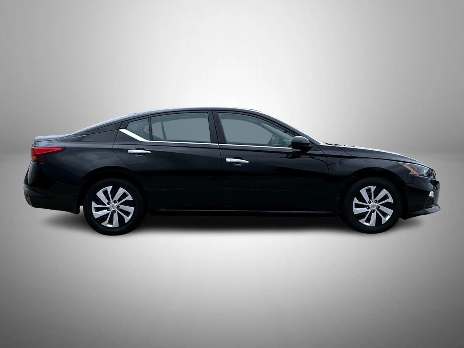 Used 2022 Black Nissan 2.5 S image 4