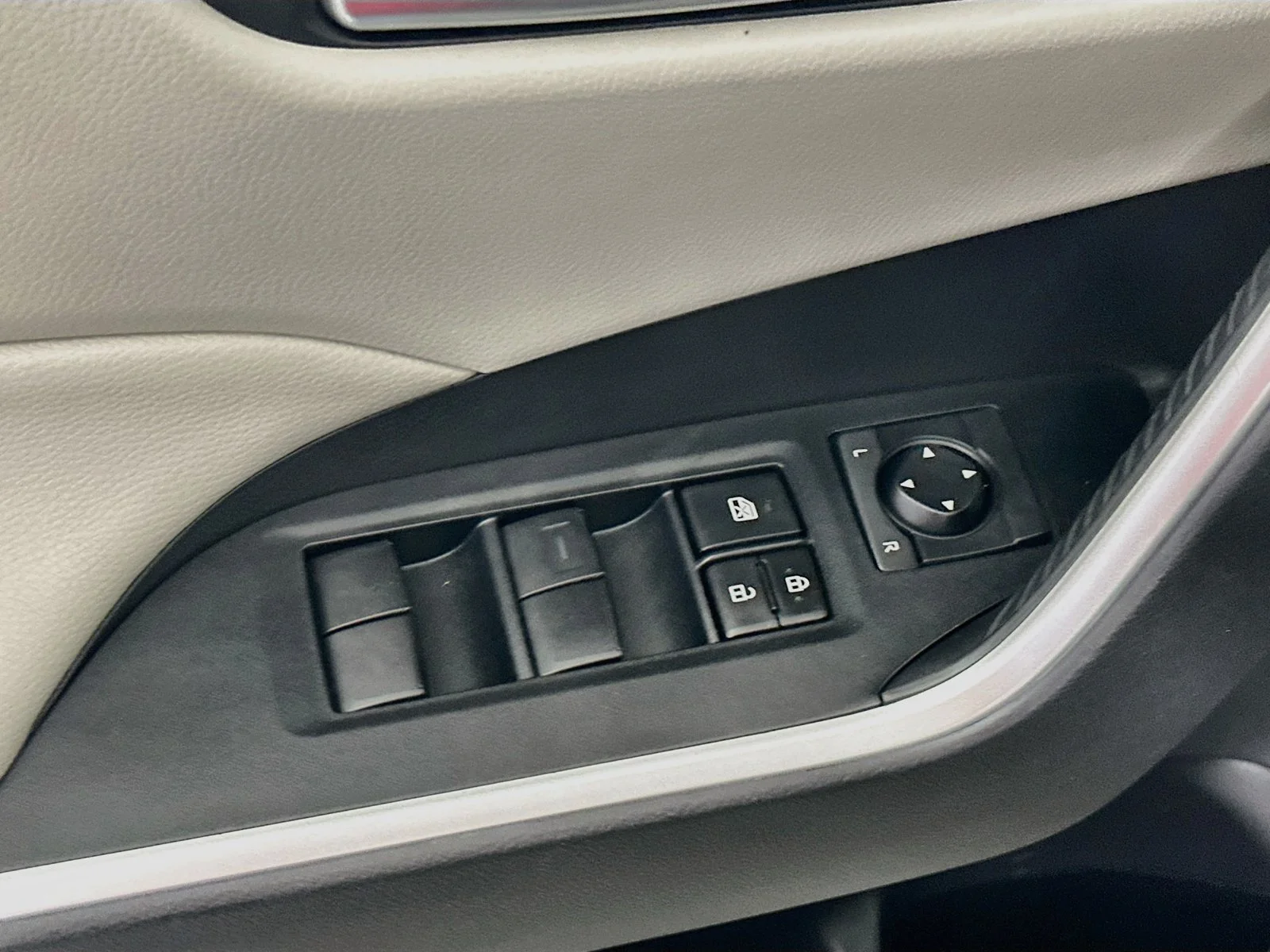 Used 2021 Magnetic Gray Metallic Toyota XLE image 18