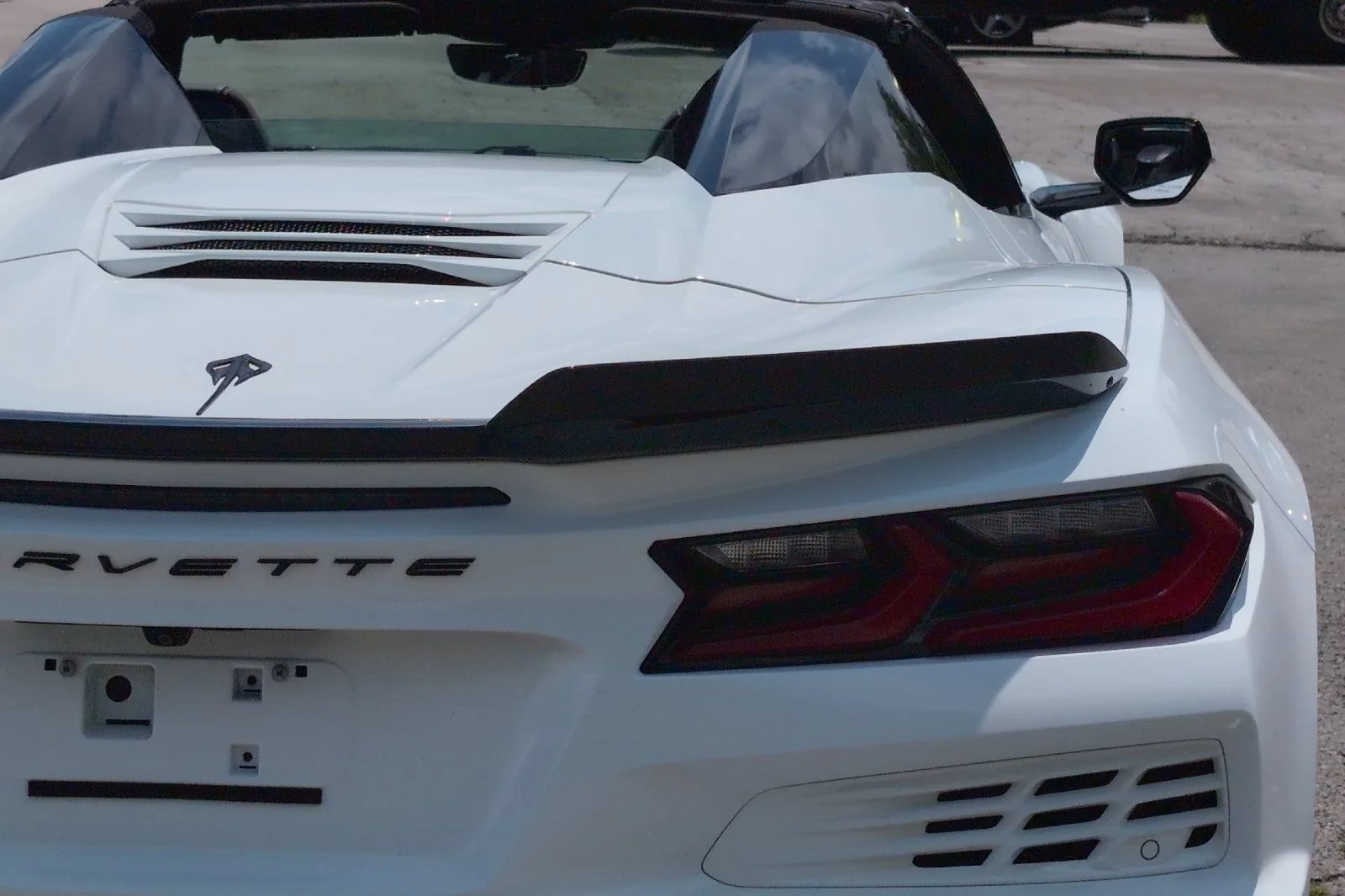 Used 2024 Arctic White Chevrolet 2LZ image 28