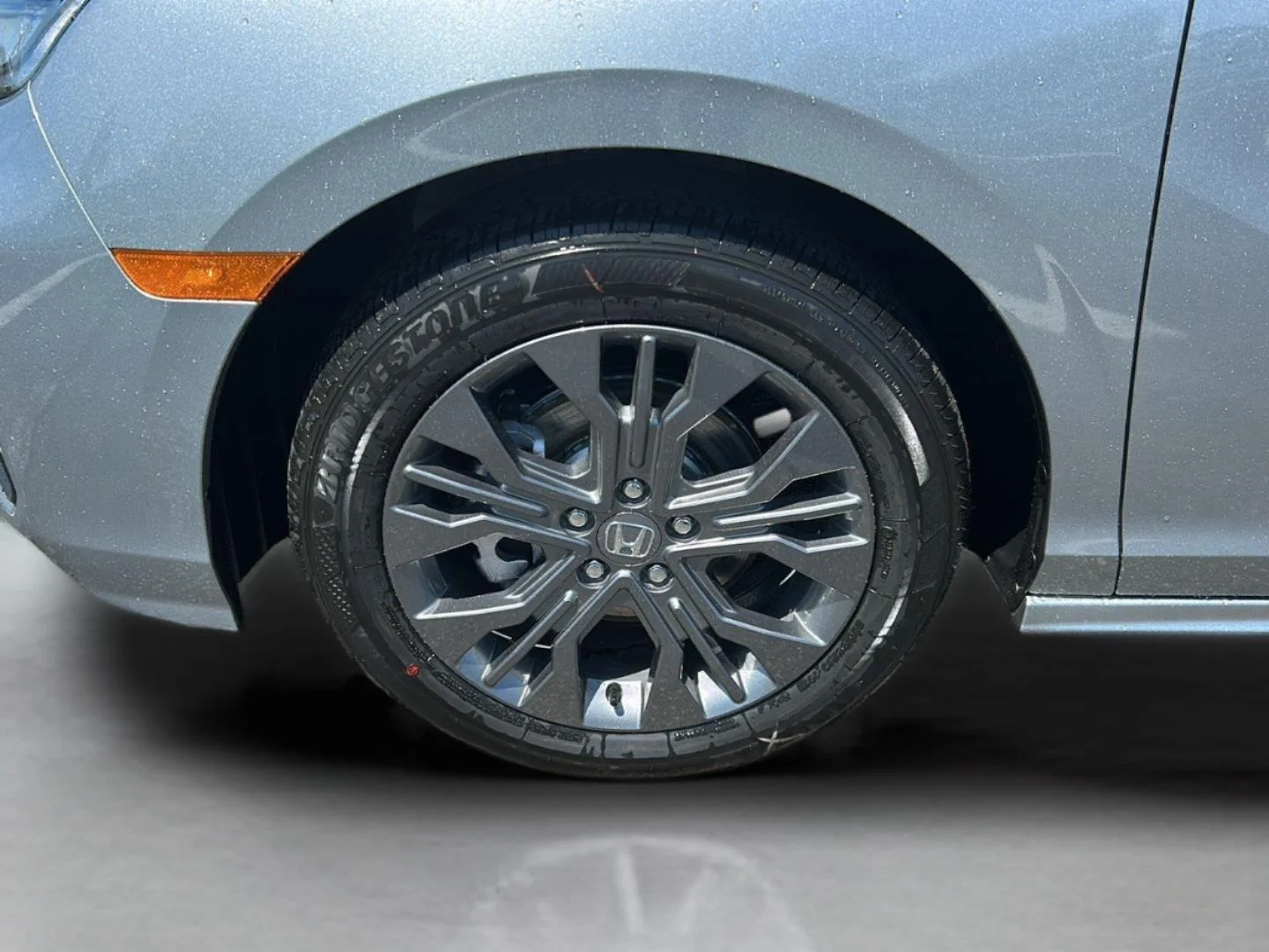 New 2026 Solar Silver Metallic Honda Touring image 2