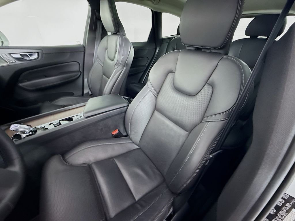 Used 2023 Silver Volvo B5 Ultimate Bright Theme image 5