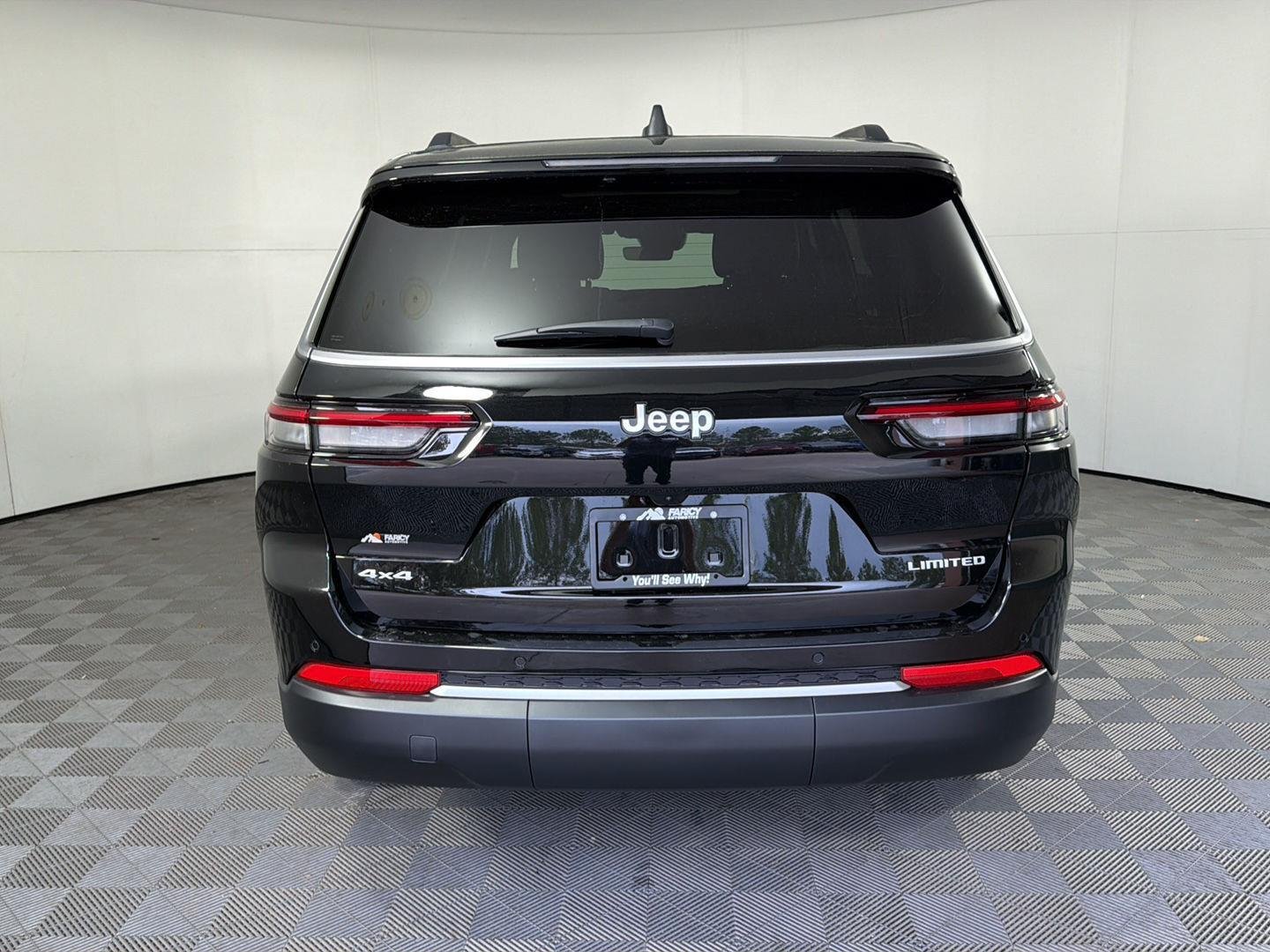 New 2026 Diamond Black Crystal Pearl-Coat Exterior Paint Jeep Limited image 5