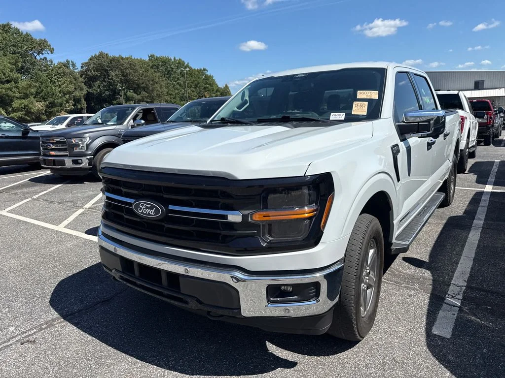 Used 2024 White Ford XLT image 6