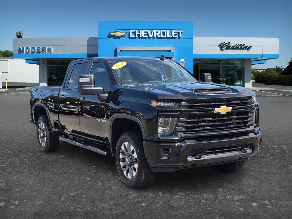 Used 2025 Black Chevrolet Custom image 7