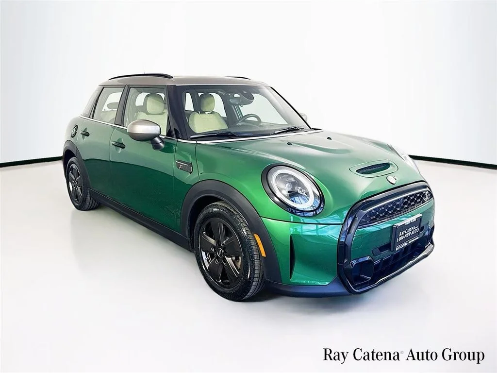 2022 MINI Hardtop Cooper S's photo