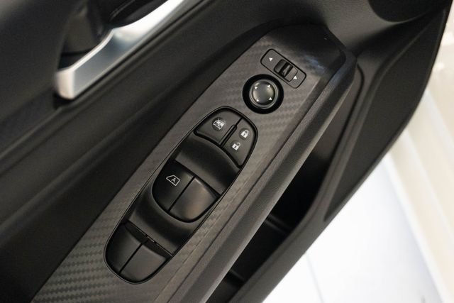 Used 2022 White Nissan 2.5 S image 13
