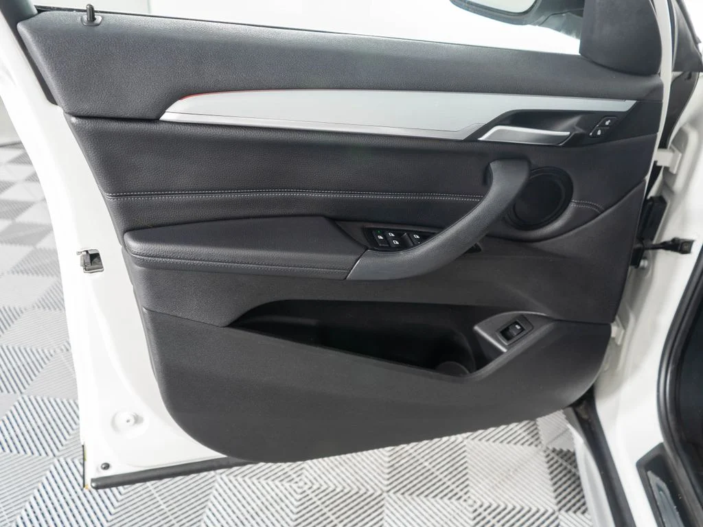 Used 2017 White BMW xDrive28i image 24