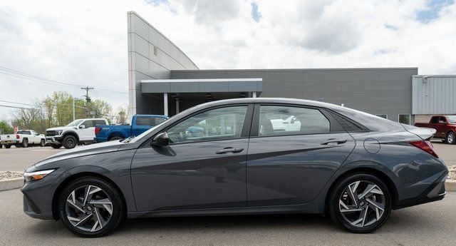 Used 2025 Gray Hyundai SEL Sport image 9