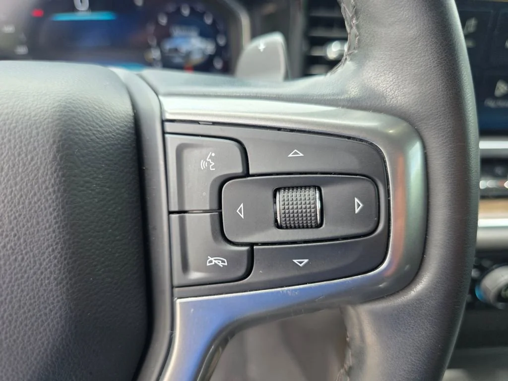Used 2025 Sterling Gray Metallic Chevrolet LT Trail Boss image 28