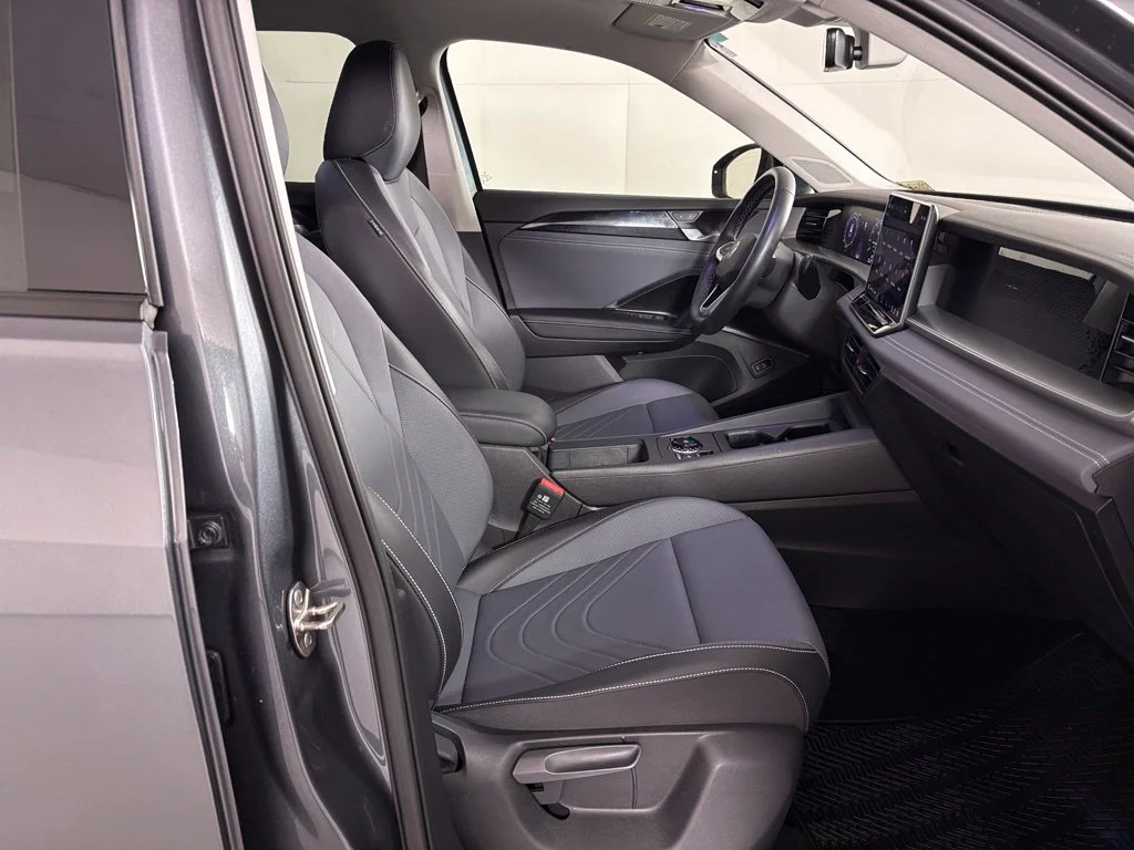 Used 2025 Gray Volkswagen 2.0T SE image 45