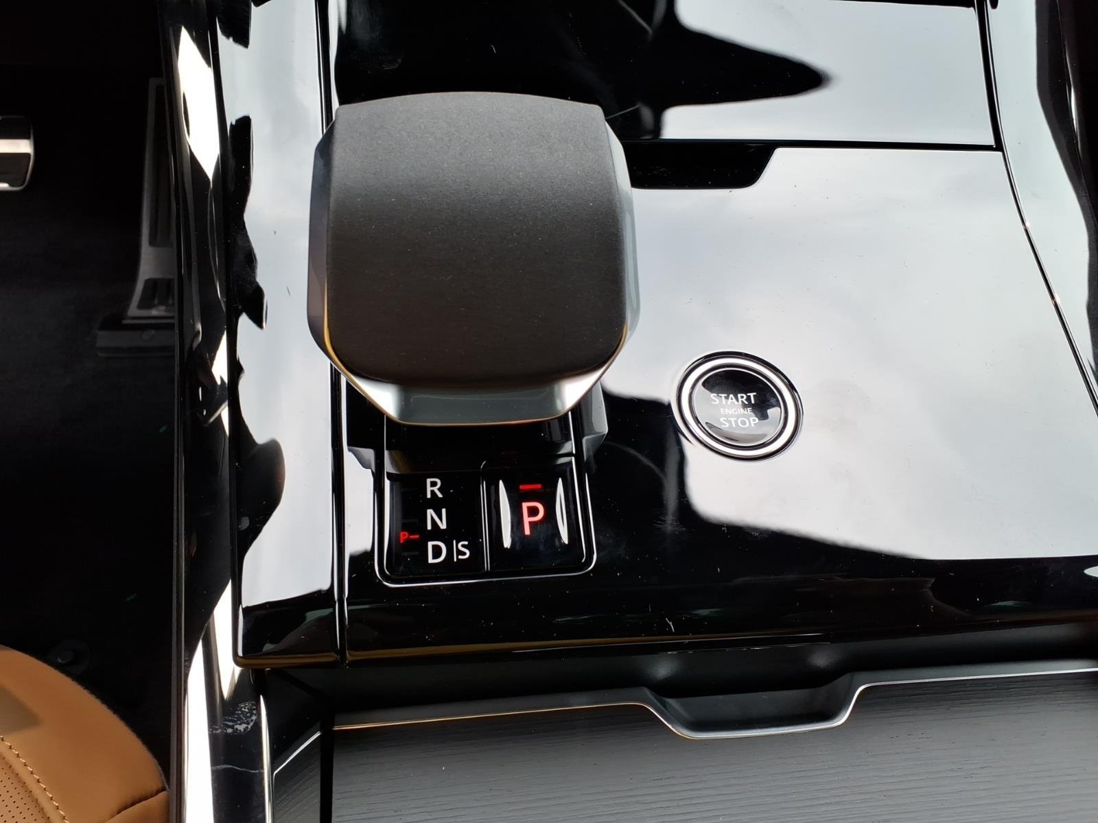 New 2026 Santorini Black LAND ROVER Dynamic SE image 13