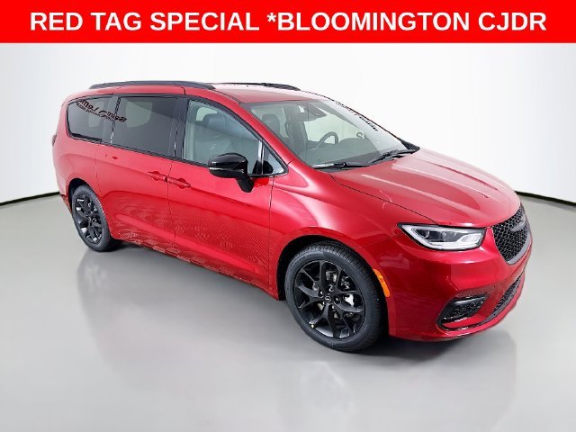 New 2026 Red Hot Pearl-Coat Exterior Paint Chrysler Select image 1