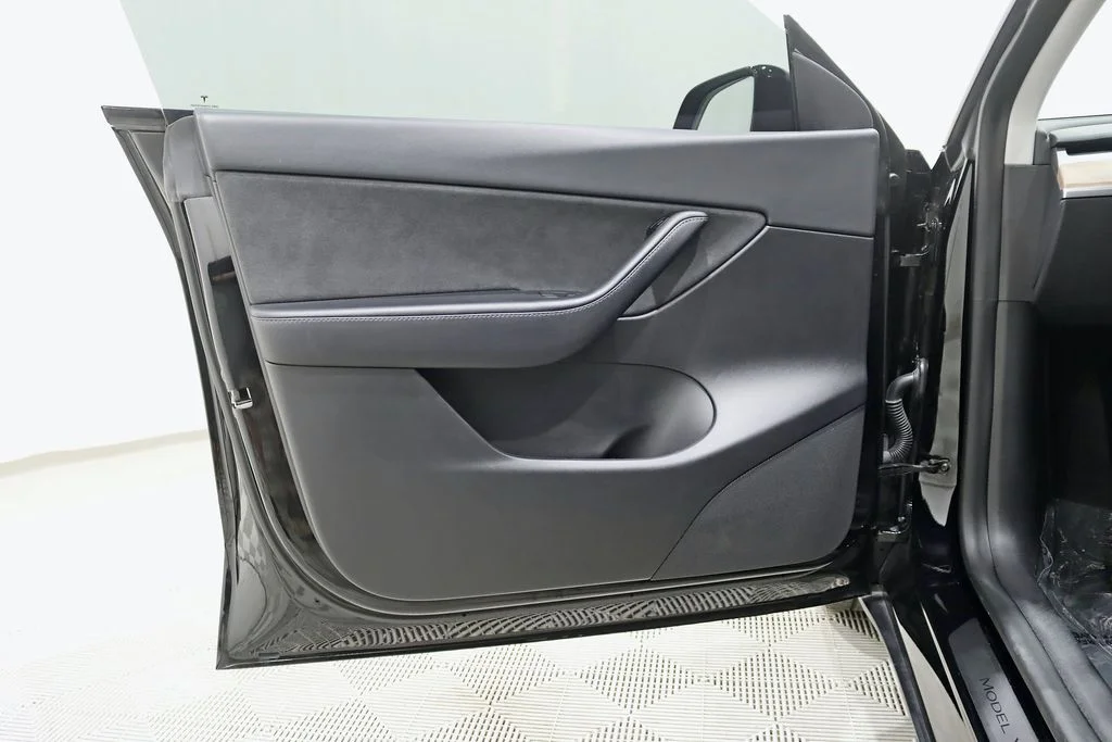 Used 2022 Black Tesla Long Range image 32