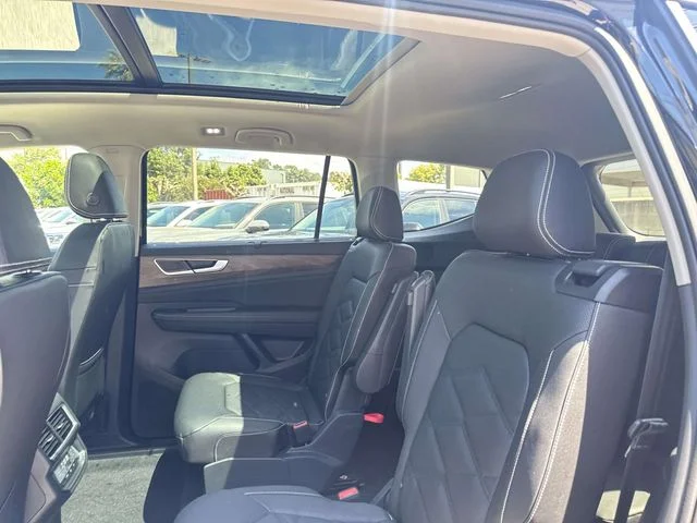 New 2026 Black Volkswagen 2.0T SE w/Technology image 12