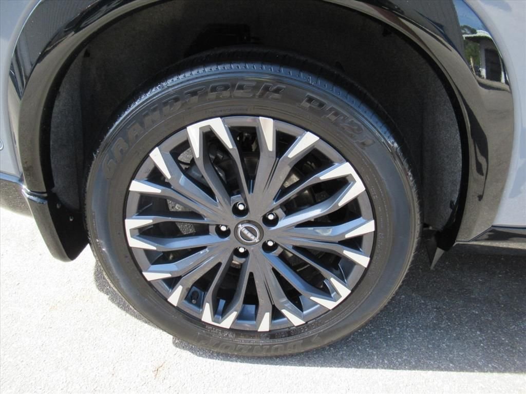 Used 2024 Gray Nissan Platinum image 5