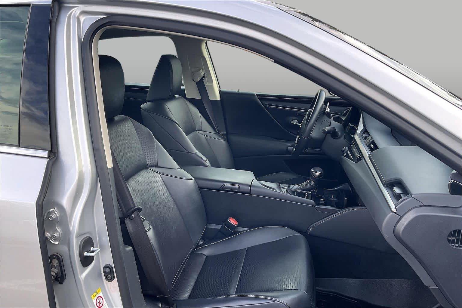 Used 2019 Silver Lining Metallic Lexus  image 9