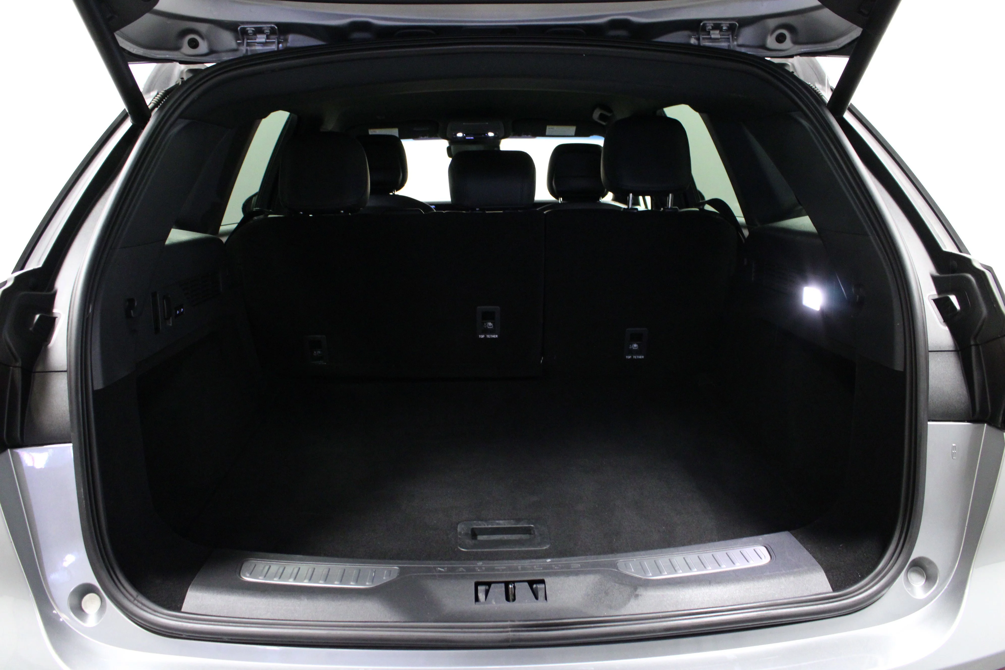 Used 2024 Radiance Metallic Lincoln Premiere image 14