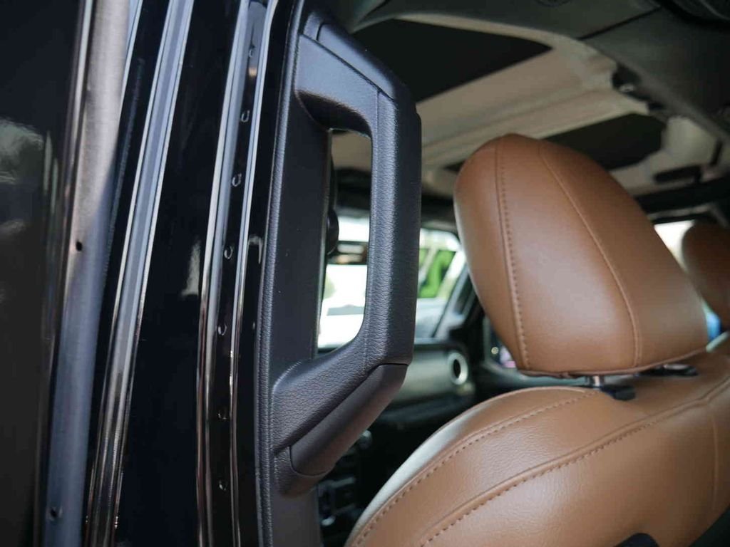 Certified Used 2023 Black Jeep Rubicon image 18