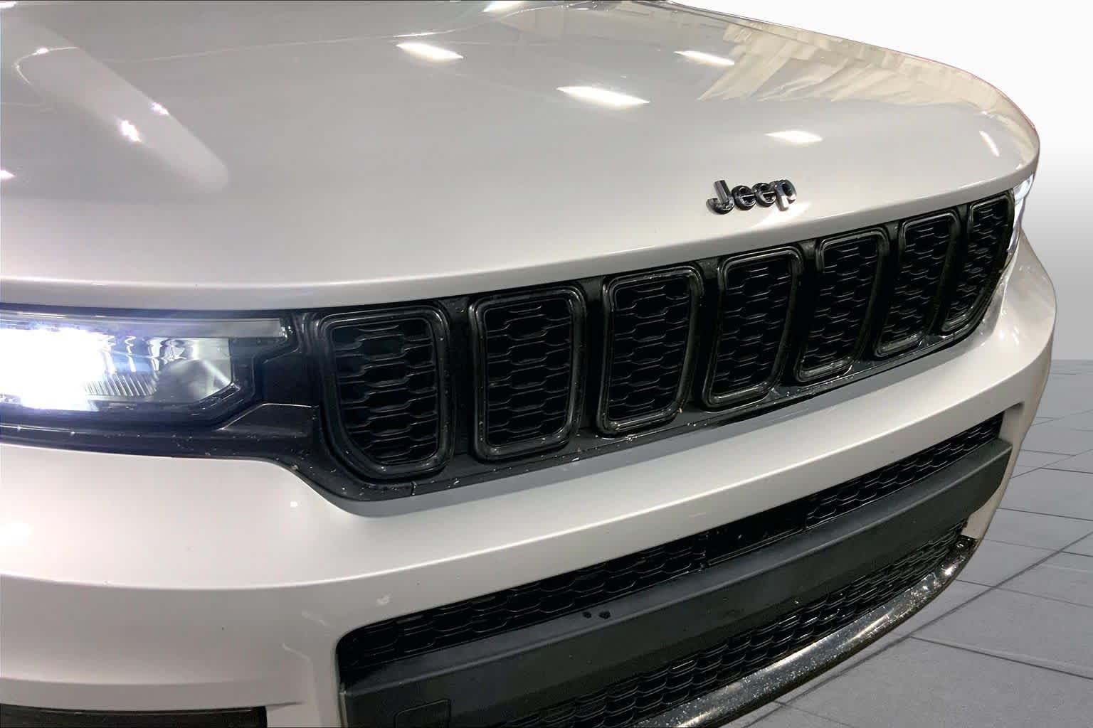 Used 2021 Silver Zynith Jeep Limited image 30