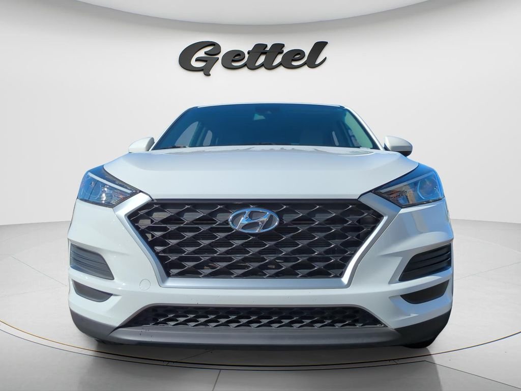 Used 2020 White Hyundai SE image 8