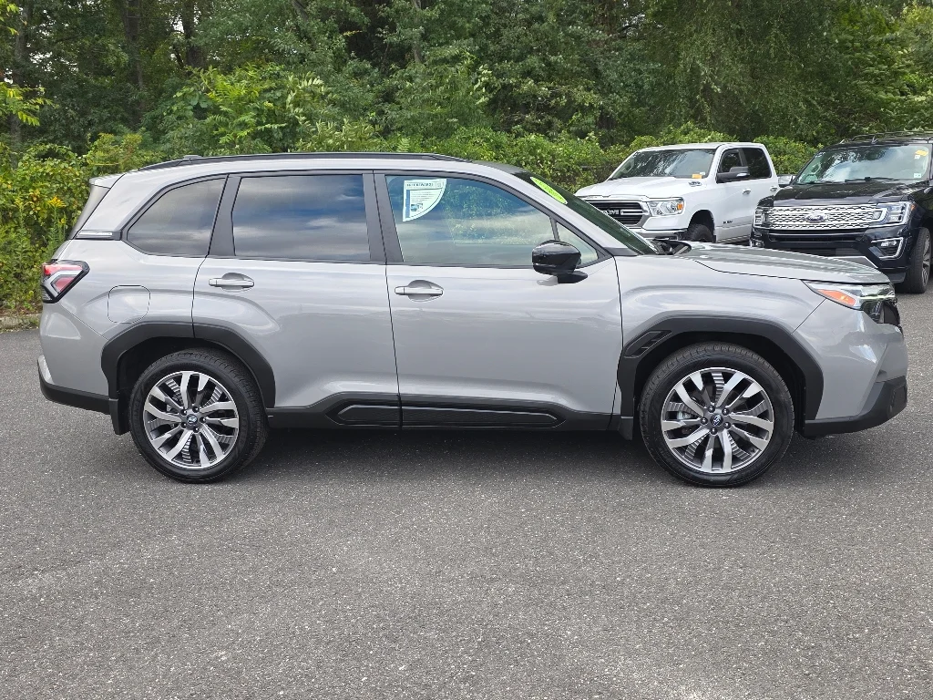2025 Subaru Forester Touring - Photo 18