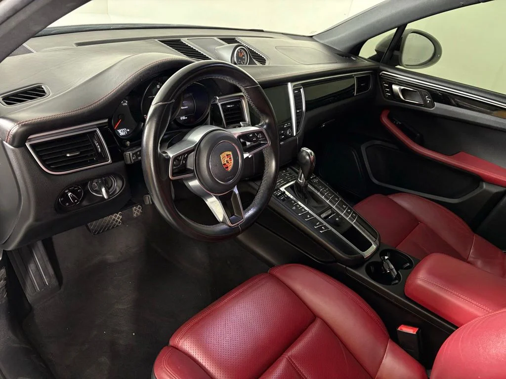 Used 2018 White Porsche Base image 19