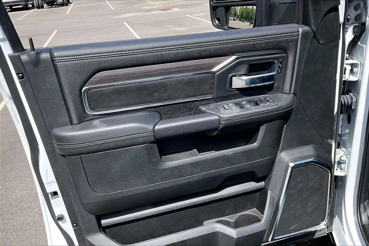 New 2026 Bright White Clear-Coat Exterior Paint RAM Laramie image 27