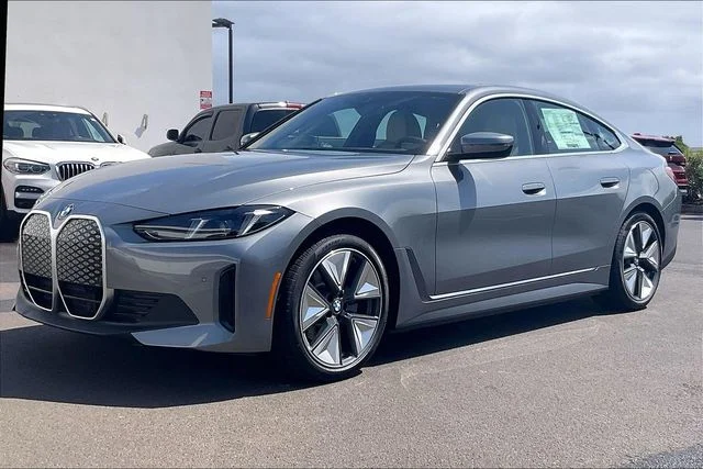 New 2026 Skyscraper Grey Metallic BMW eDrive40 image 1