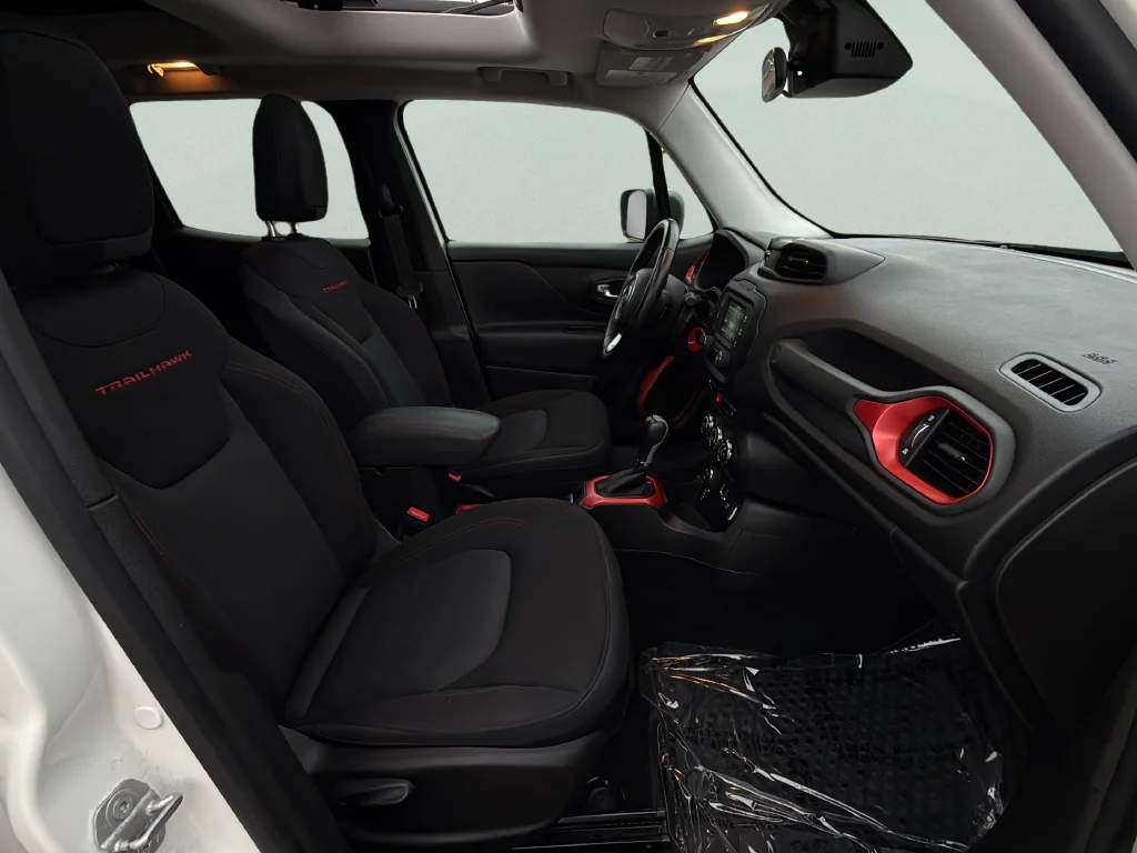 Used 2016 Alpine White Jeep Trailhawk image 20