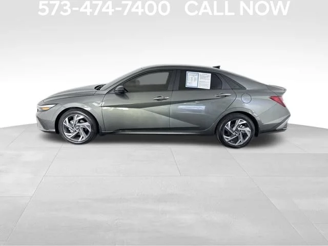Used 2025 Gray Hyundai SEL Sport image 11