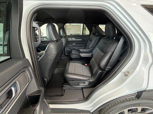 New 2026 Space White Metallic Ford ST-Line image 49