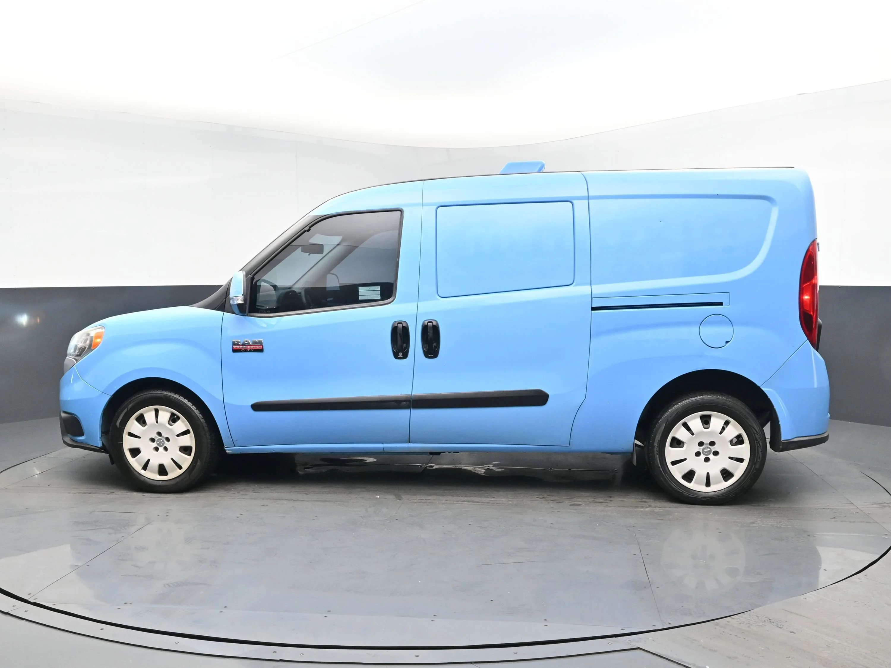 Used 2017 Blue RAM Tradesman SLT image 4