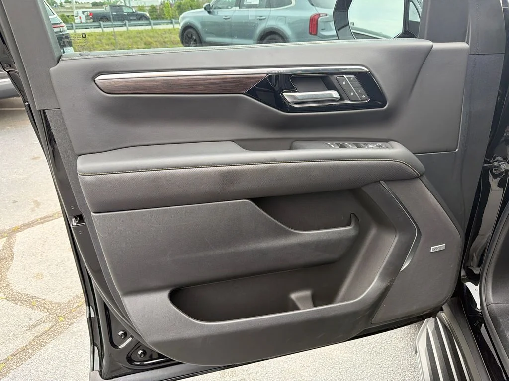 Used 2025 Black Chevrolet Premier image 10