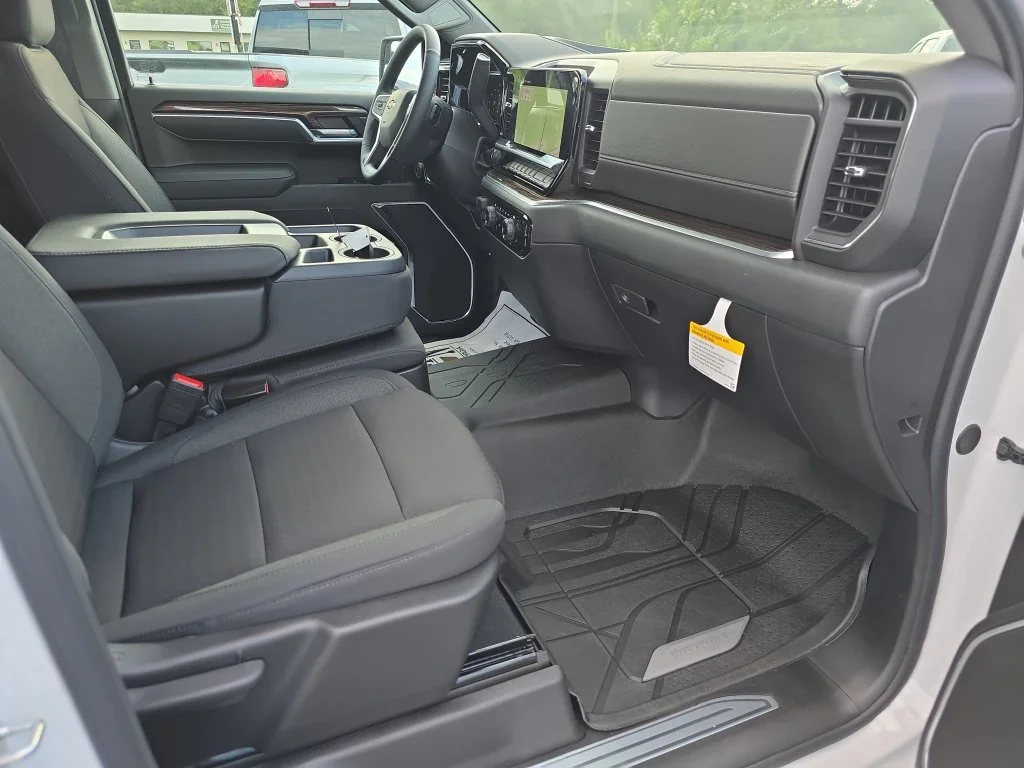 New 2026 Summit White Chevrolet LT image 33