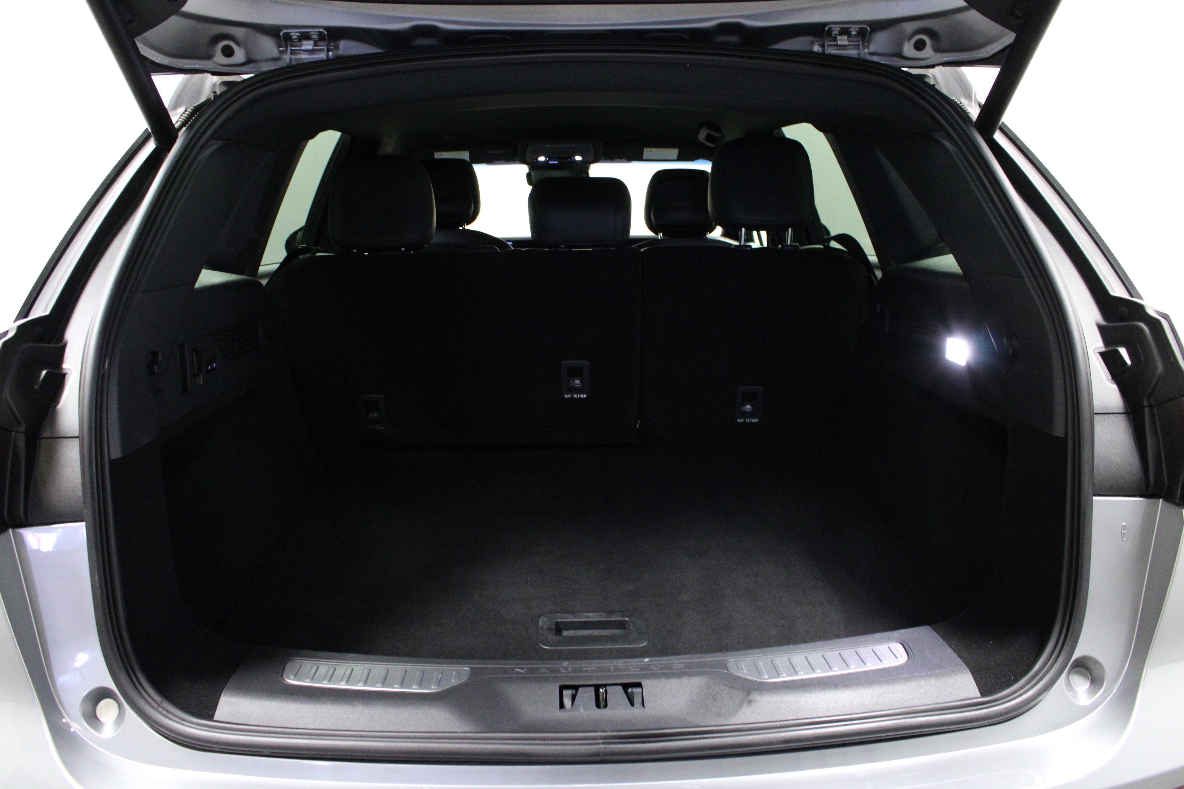 Used 2024 Radiance Metallic Lincoln Premiere image 14