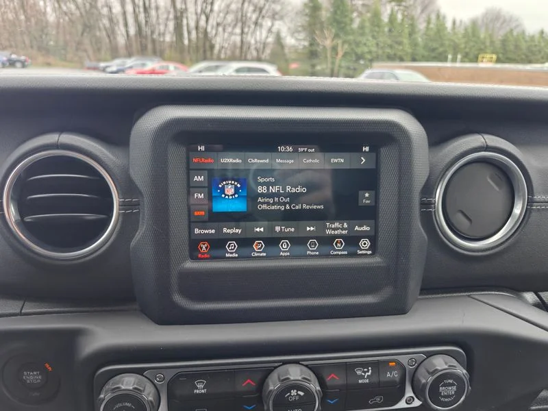 Used 2019 White Jeep Unlimited Sahara image 25