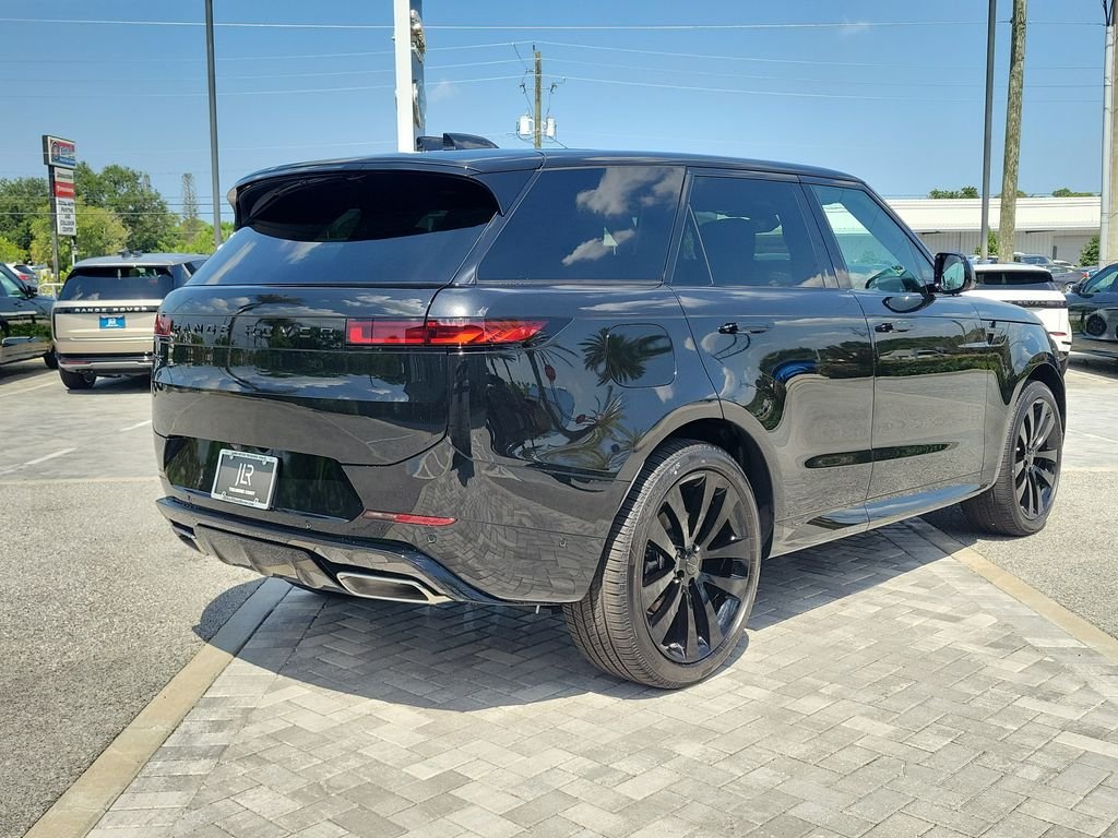 New 2026 Santorini Black Land Rover Dynamic SE image 5
