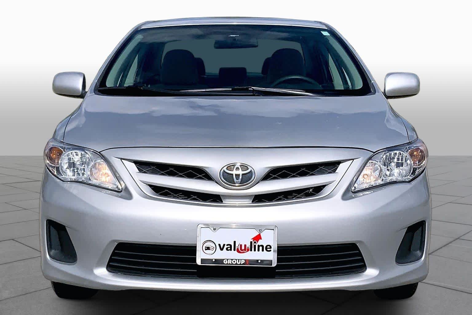 Used 2013 Classic Silver Metallic Toyota L image 4