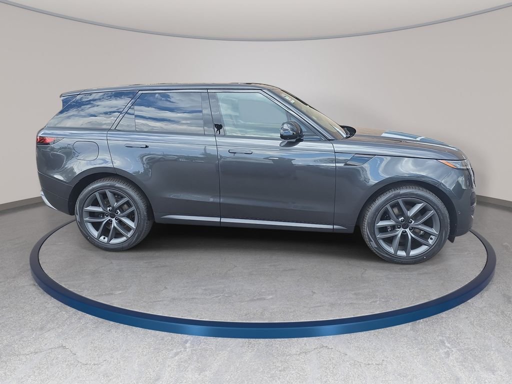 New 2026 Carpathian Grey Land Rover SE image 4