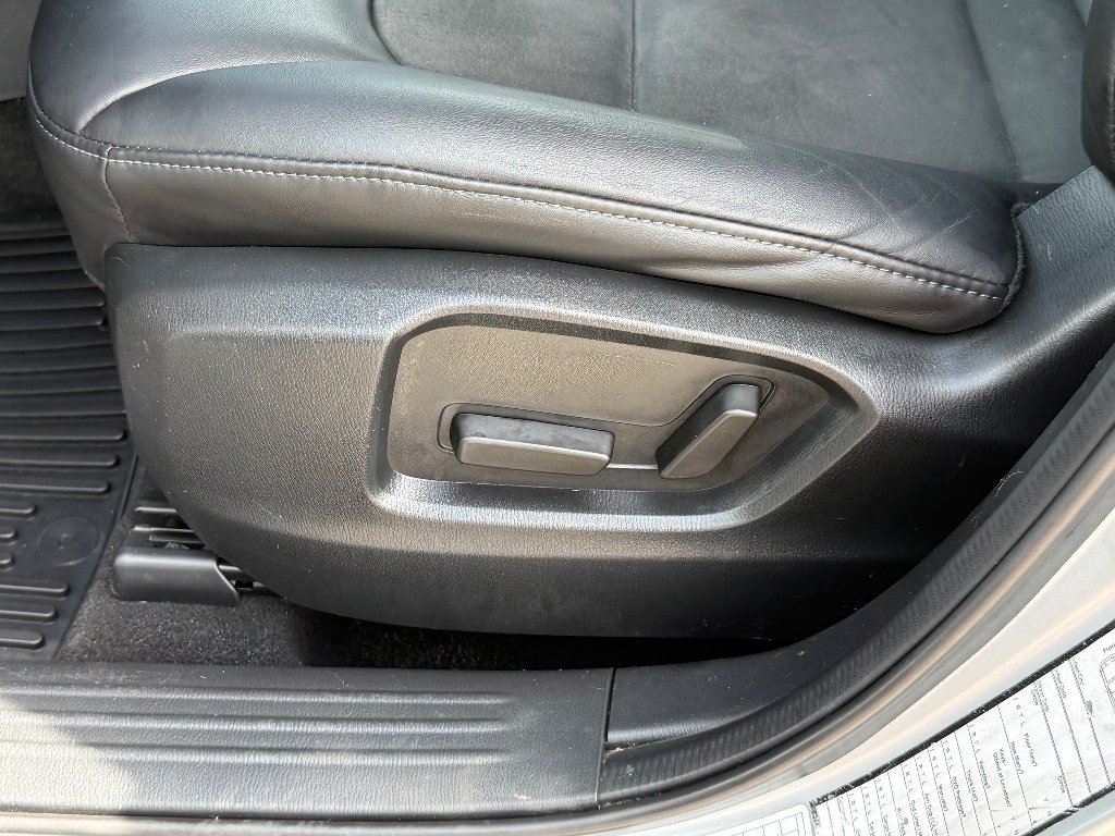 Used 2020 Sonic Silver Metallic Mazda Touring image 13